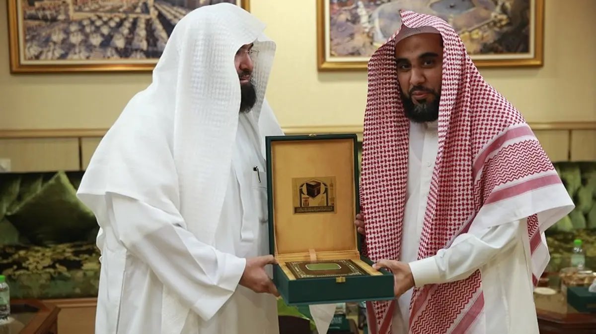 b_vg80's tweet photo. فضيلة الشيخ الأستاذ الدكتور 
عبدالله بن عواد الجهني اليوم السبت: 

صلاة المغرب 
البقرة - أنفقوا من طيبات ماكسبتم ومما أخرجنا لكم من الأرض 
الأنعام - والنخل والزرع مختلفا أكله 

صلاة العشاء 
المؤمنون - الذين هم في صلاتهم خاشعون 
المعارج - الذين هم على صلاتهم دائمون https://t.co/tHPUk8HNiY