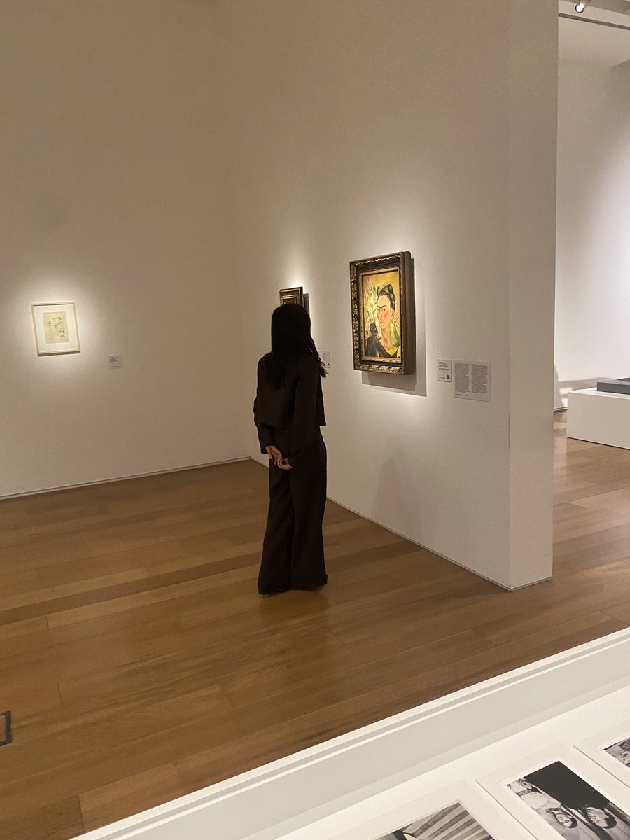 __huilen__'s tweet photo. Malba🖤 https://t.co/zpLPfC34UX