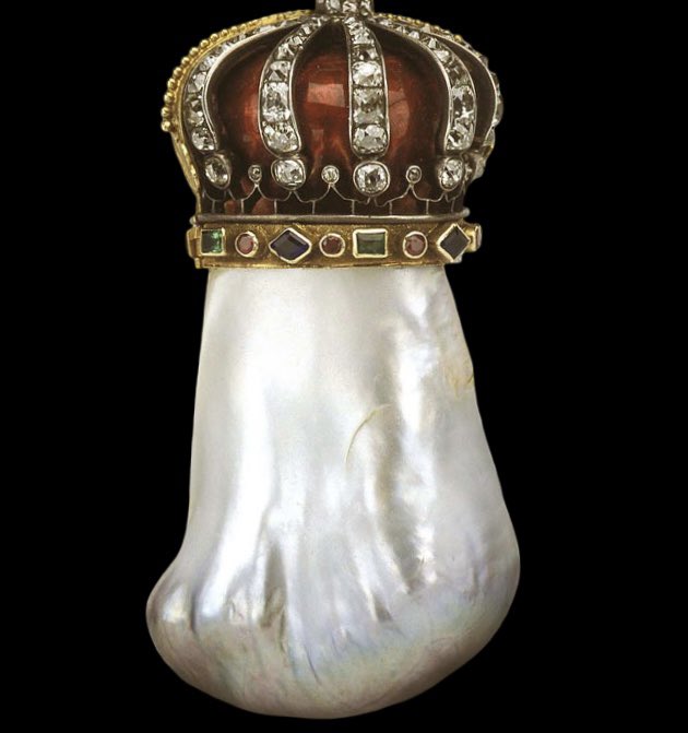 diamtrader's tweet photo. The Hope Pearl: a jewel of nature and #history.

Among the world’s most extraordinary natural pearls, the #Hope Pearl stands as a symbol of rarity, elegance, and mystery. 

Discovered in the waters of the #Persian Gulf, this magnificent pearl became part of the legendary collection of Henry Philip Hope, the famous 19th century #British🏴󠁧󠁢󠁥󠁮󠁧󠁿 gem collector whose name it carries.

Unlike many pearls celebrated for their perfect round shape, the Hope Pearl fascinates with its impressive size and unique baroque form. 

Its delicate shades range from creamy white to golden tones, revealing the incredible artistry of nature over centuries.

Today, the Hope Pearl remains a remarkable example of the beauty created without human intervention a timeless treasure that connects ancient oceans, royal collections, and the golden age of gemstone discovery.

A true masterpiece of the natural world. #HopePearl #NaturalPearl #PearlHistory #RareGems #GemstoneHistory #JewelsOfTheWorld #LuxuryHeritage #AncientTreasures #PearlLovers #NaturalBeauty #Gemology #MuseumTreasures #HistoryOfJewelry #RareJewels #OceanTreasures