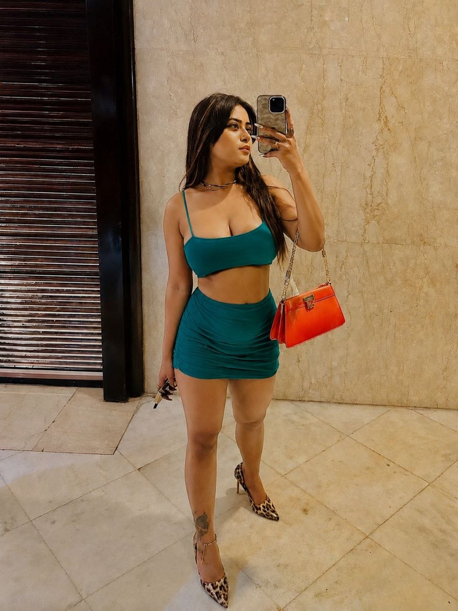 crazy_satabdi's tweet photo. Some curves deserve a second look. You already looked twice, didn't you ??
#NightOutLook #GlowQueen #ClubStyle #BoldAndBeautiful #SlayMode #DesiQueenVibes #WeekendGlam #baddieenergy #BoldLookReels #PartyFitGoals #EyesOnMeAlways #GlamNights #IndianBaddieVibes #HotLookGoals https://t.co/xNhje3aKwM