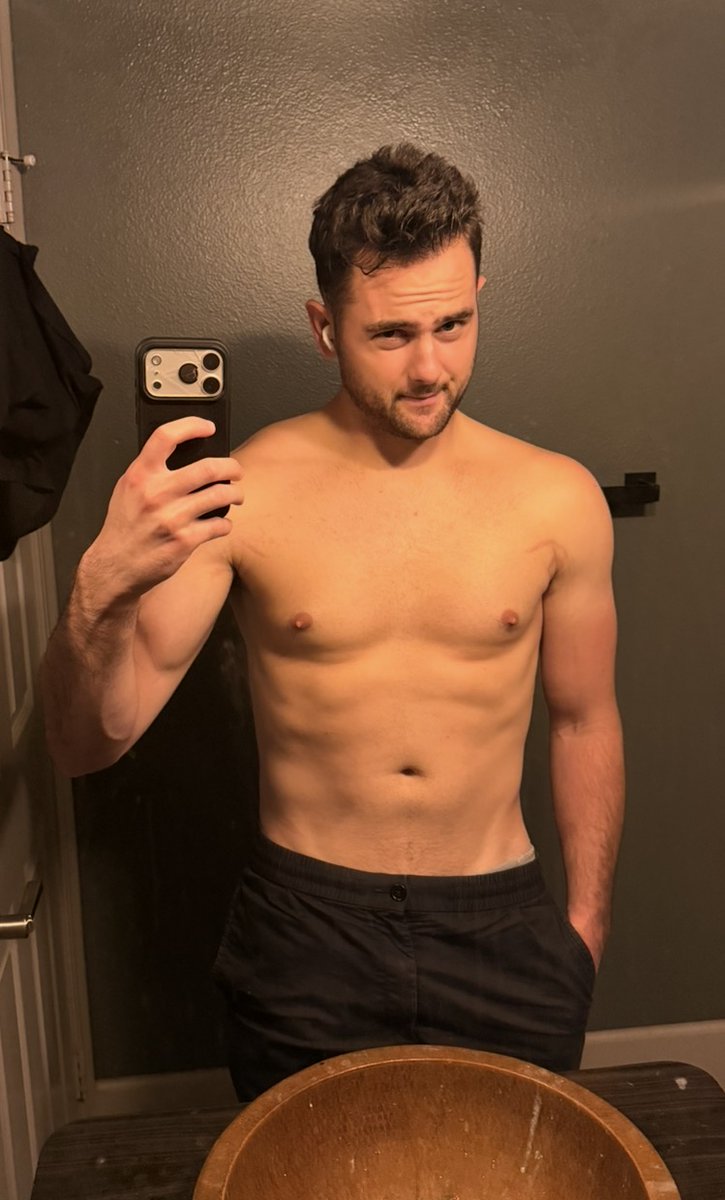 longtoothguy's tweet photo. This is wild check comments now https://t.co/iZOCLiUUyr