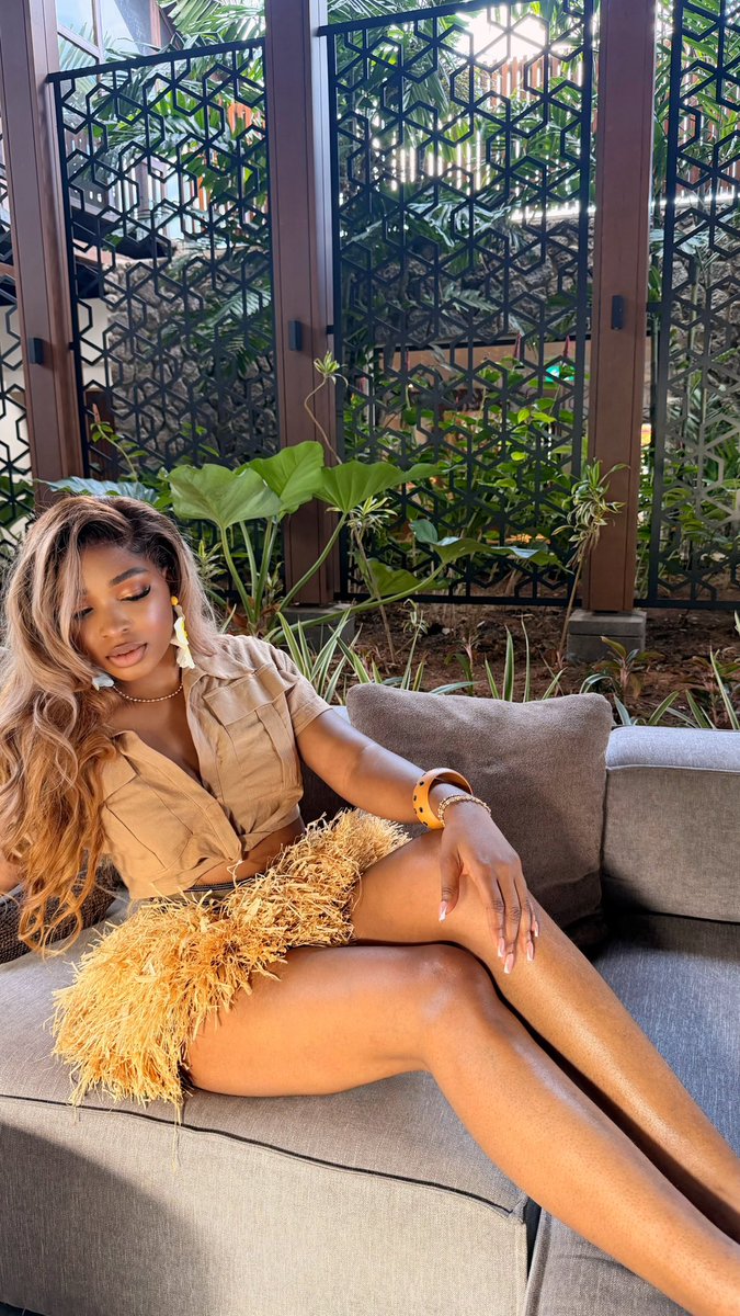 thereal_thelmaa's tweet photo. Lost files from Seychelles 🇸🇨 

Being 6’1” makes vacation photos hit differently 🤭🤭 https://t.co/S4JF0T7bQ8