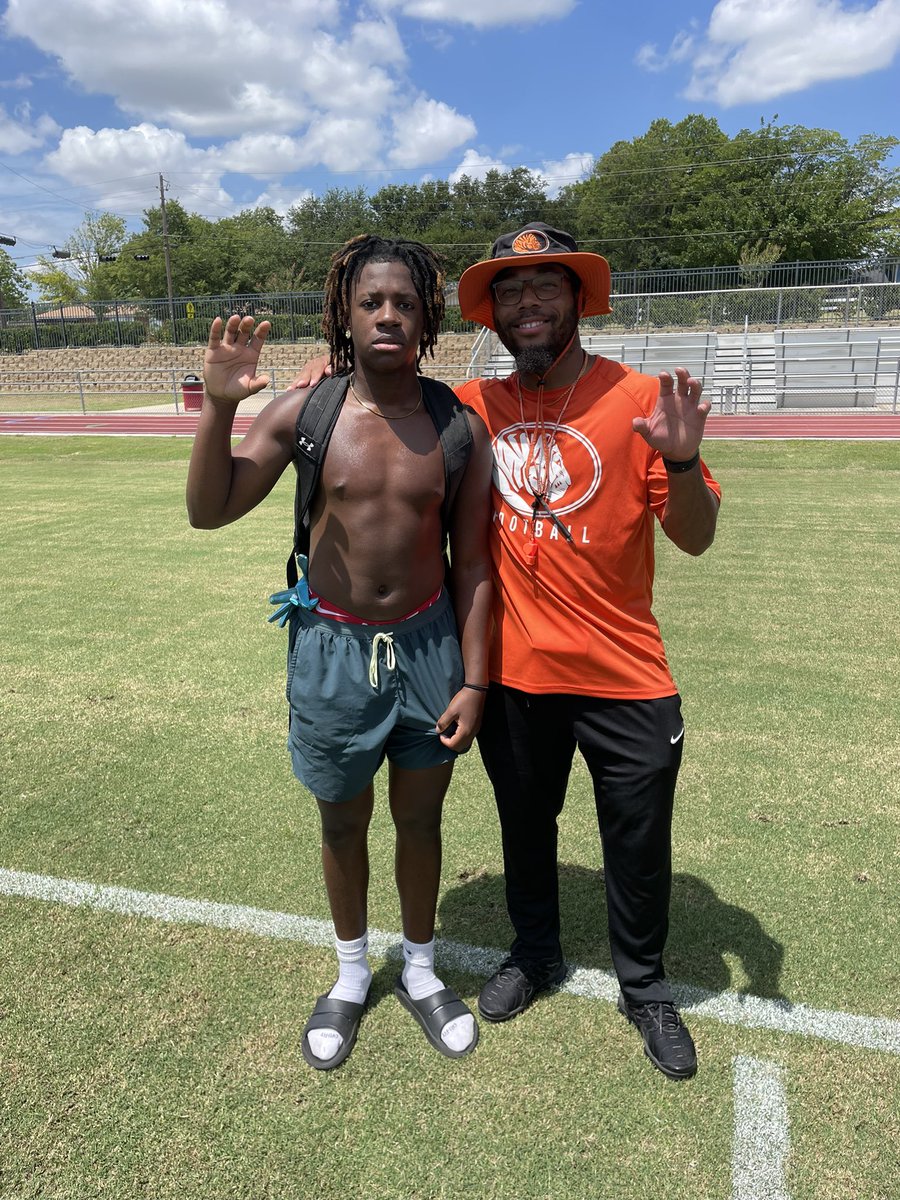 Devondrickjr's tweet photo. Great experience  competing at today’s camp. Thank you to the coaches @Coach_Tinez1 @CoachTHendrix for their time and the opportunity to showcase my skills.  #AGTG #ClassOf2027 #DB https://t.co/jcA2togvnw