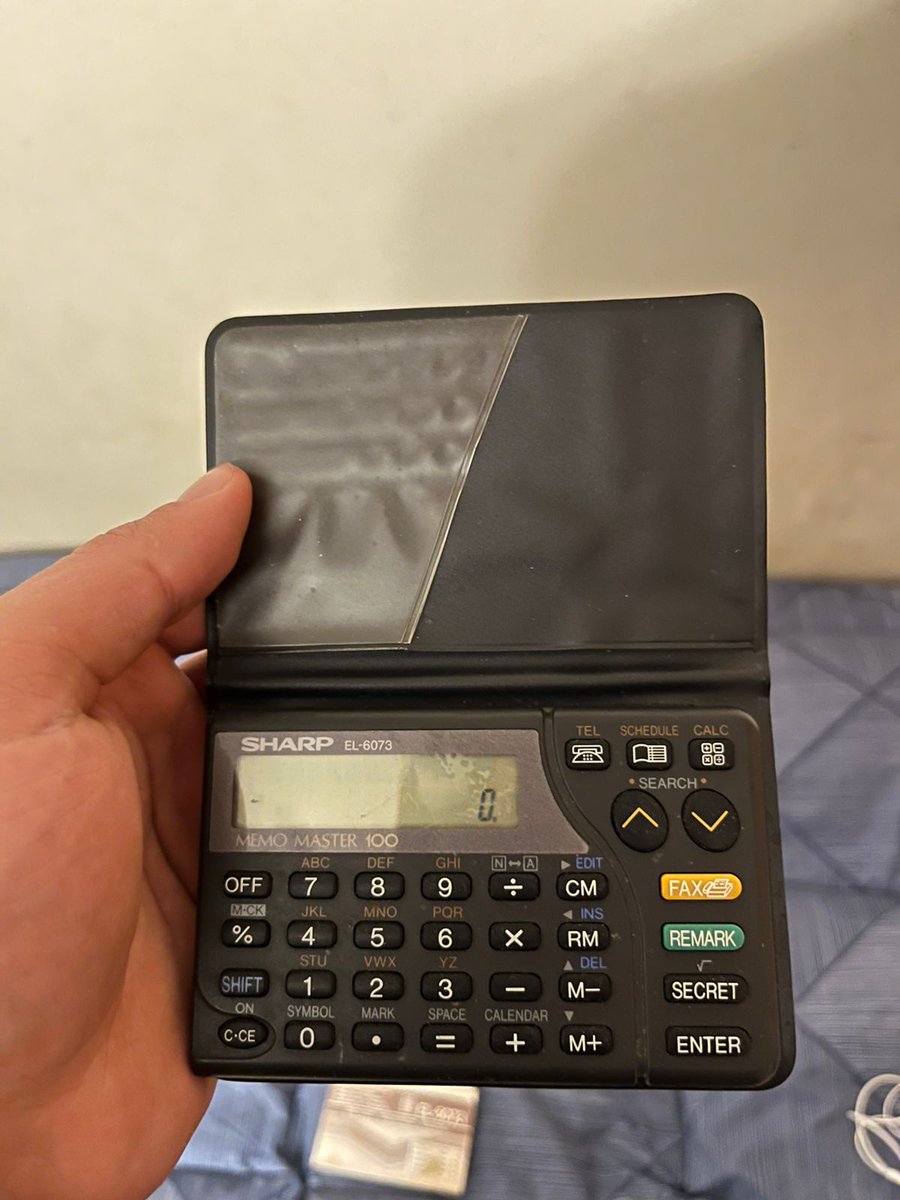 Gar4geS4LESCL's tweet photo. Vendo a $10.000 , 📟 Sharp EL‑6073 Memo Master 100 – Organizador Vintage Estado: usado, funcionando Pantalla: muestra dígitos sin problemas Botones: completos y operativos Incluye: tapa protectora original https://t.co/vsUrJcPirw