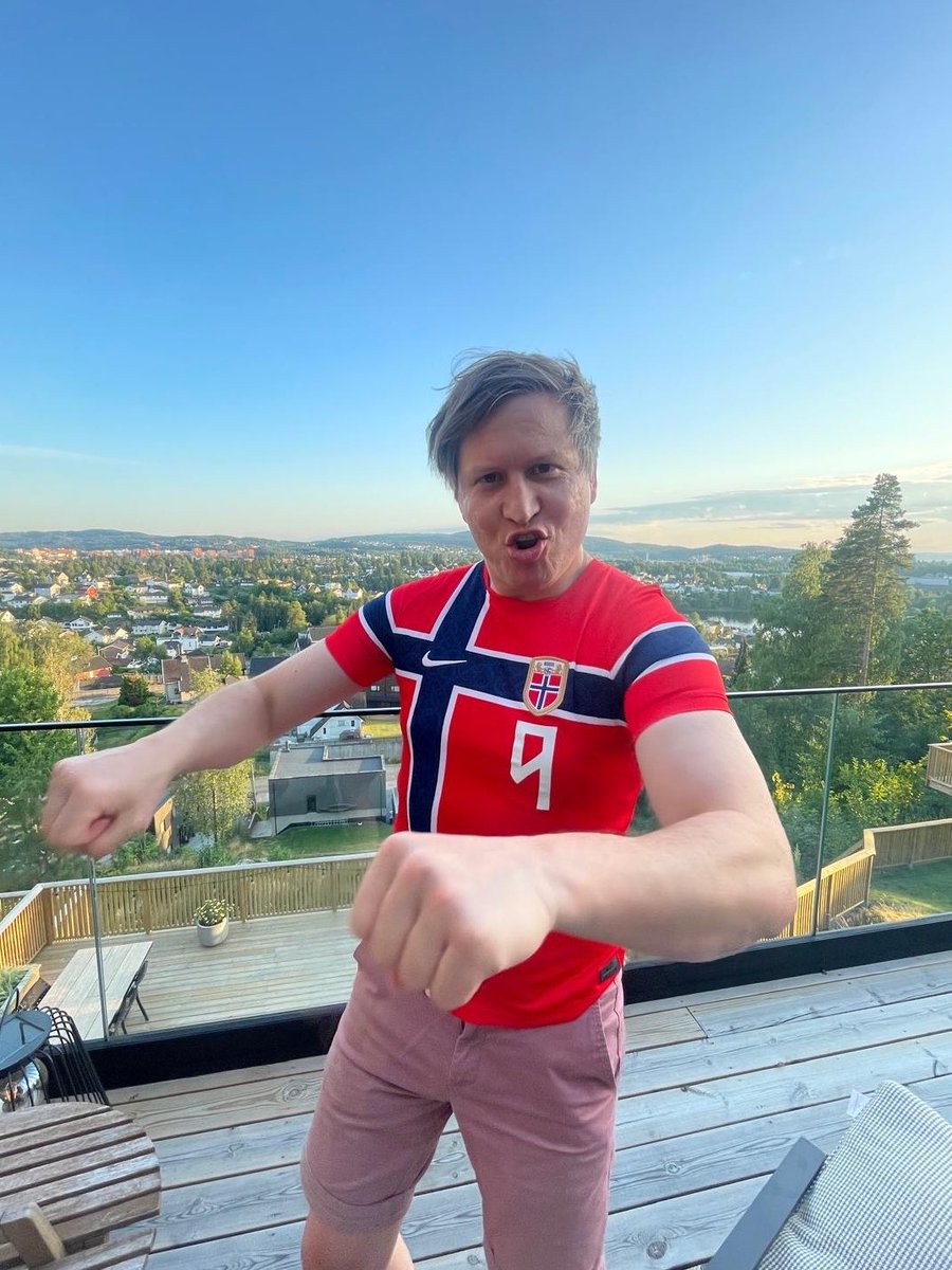 thewombats's tweet photo. Here’s to an amazing match, may the best team win! Either way at least 1 member of The Wombats will be happy… who are you backing?! https://t.co/5qnJptrLcv