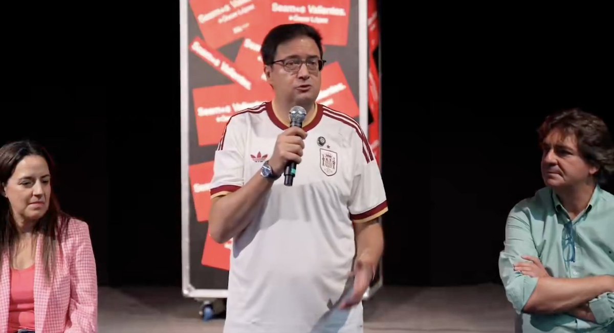 diostuitero's tweet photo. "Y le he dicho a los jugadores que hagan lo que nosotros: robar y salir corriendo" 
Le ha faltado decir. https://t.co/vz6nGJqOEO