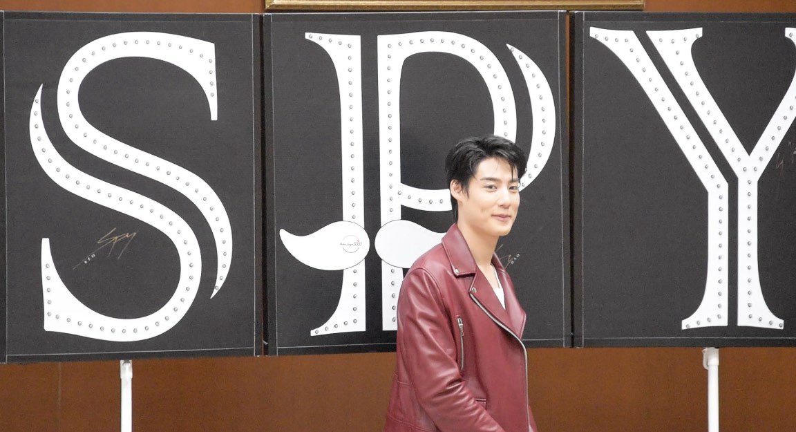 mbw_ilvyou3000's tweet photo. Only one month left until your special day 🎂 
I hope July brings you so many wonderful things.
I truly love your sweet, shy smile 🌸
Wishing you nothing but happiness!

LOVING SAILUB THIS JULY

#JulyWithSailub 
#SpySailub #คุณเพื่อนบ้าน https://t.co/3iph0hCymT