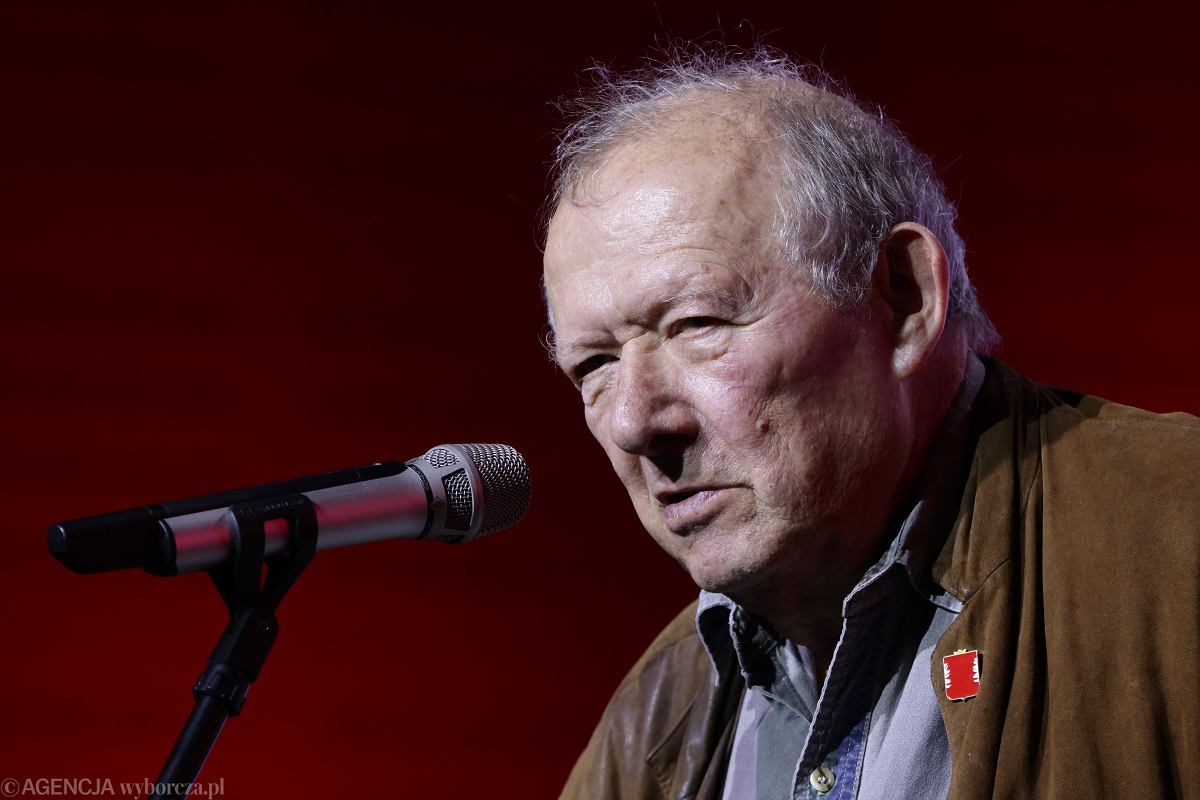 igorsushko's tweet photo. 🚨🧵 RISE OF FASCISM IN POLAND
Adam Michnik, prominent Polish historian and key architect of Poland’s 1989 victory over communism delivered a speech titled "We Are All Ukrainians" warning of a creeping slide toward fascism in Poland and comparing the climate to 1930s Germany. https://t.co/PMENTKBeCL