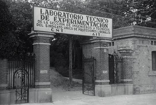 prolovener's tweet photo. Laboratoire technique d'expérimentation confederal de la section des ingénieurs et techniciens du syndicat des professions libérales de la CNT à Masnou pendant la révolution espagnole. https://t.co/ewplGV14Kp