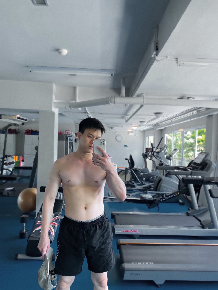 Flash_Khanen's tweet photo. ตอนฟิต                             ตอนป่วย https://t.co/Ftz4uopayy