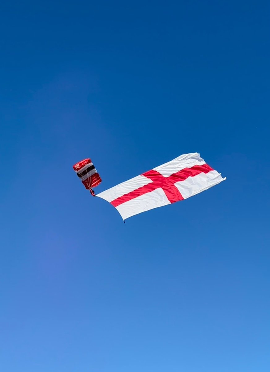 April_1970s's tweet photo. Come on England ! ๐ด๓ ง๓ ข๓ ฅ๓ ฎ๓ ง๓ ฟ
#BattleProms https://t.co/FGnuHIVvOX