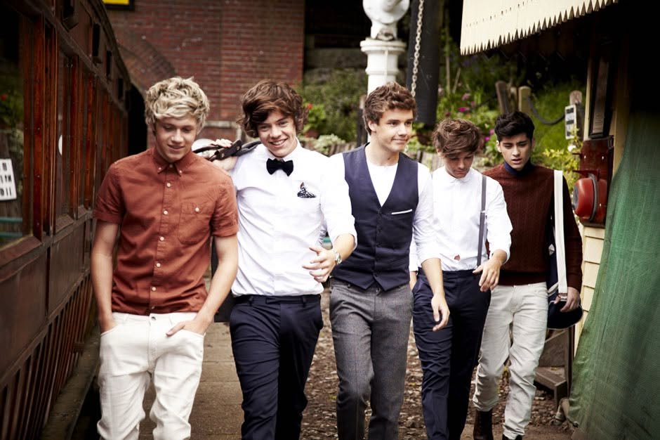 theboys81370157's tweet photo. 'Every little memory that make us who we are'
               ~1D [2014]
📸 
1D [2012] https://t.co/9THfx1Nk6U