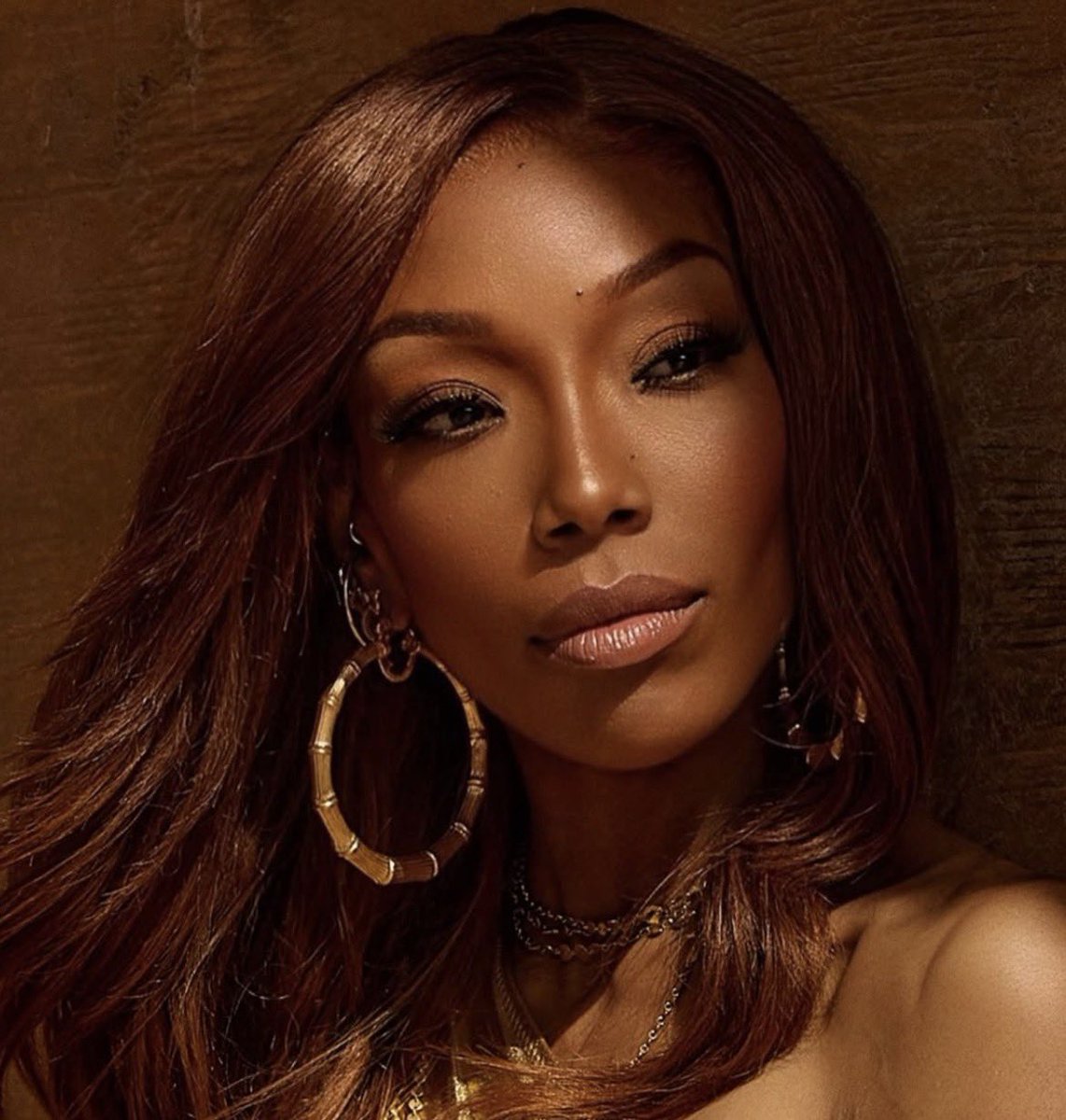 music__data's tweet photo. Brandy looks gorgeous in new photos. https://t.co/UvpHCb3WWC