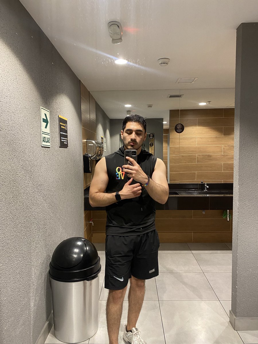 ulloamaster's tweet photo. Recuperando

.
.
#gymer https://t.co/3H8AtGPSxD