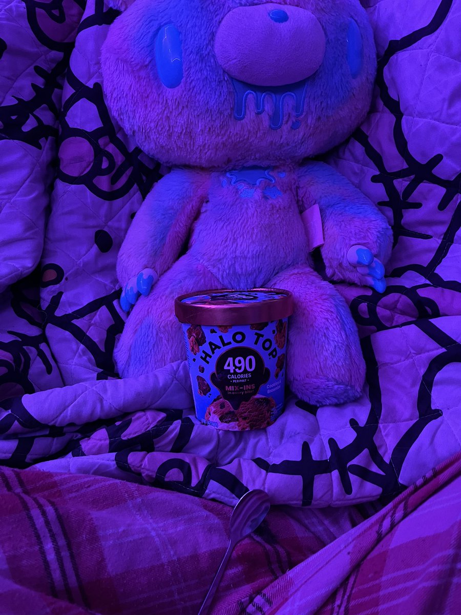 boylovur's tweet photo. Got off work so hungry from my 24 hr fast yesterday that I busted out one of these babies IMMEDIATELY #bestsafefood

Got 1 mix ins to try for once as a reward, and its so peak…. Of course gifted by my darling butler @H3llishButler 🩷 I love being treated like a prince ! https://t.co/BXt9whRaar