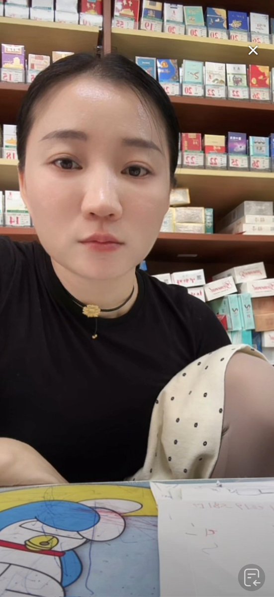 foxandy212622's tweet photo. 山东的小商店老板娘，给她看看脚底发财纹，立马脱了袜子给我看，还很害羞，躲着顾客，老公来了立马下播了，小肉脚，还看了舌苔 https://t.co/YYiSjfCog0