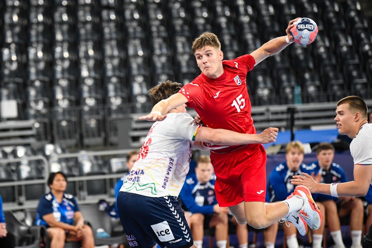HRS_CHF's tweet photo. 🇭🇷 | 𝐉𝐮𝐧𝐢𝐨𝐫𝐢 |

🔥 Velika pobjeda za osiguran drugi krug #ehfeuro2026! 👏❤️‍🔥

Hrabra mlada Hrvatska svladala je Norvežane u utakmici koja je bila biti ili ne biti, a sjajni su bili Loris Hromin s deset i Matko Moslavac s devet pogodaka 🔥

Bravo, dečki ❣️

#crohandball https://t.co/9GwAcaiwDG