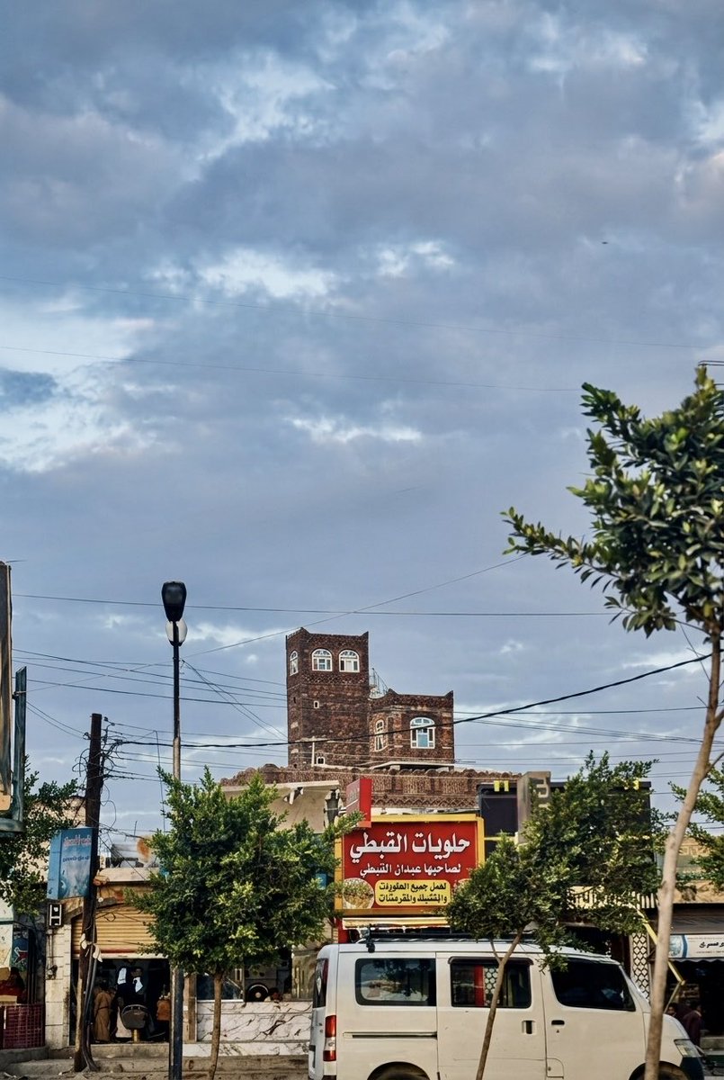 als_lamy's tweet photo. زرت اغلب عواصم الوطن العربي زيارتي الاولى للعاصمة صنعاء نستني كل عواصم الوطن العربي والله مافيه اجمل من سماك و ارضك يا صنعاء قاعد اعيش اجمل أيامي في عاصمة أصل العرب ❤️🇾🇪 https://t.co/fjJ4lBYuNv