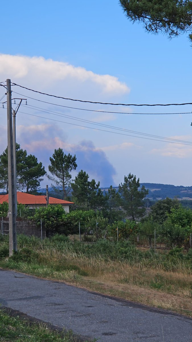 AT_Brif's tweet photo. 20:22📸 @briftabuyo es desviada en vuelo para trabajar en incendio forestal en Ribas de Sil #Lugo

Somos #BRIF de @mitecogob https://t.co/8J2PUqok3S