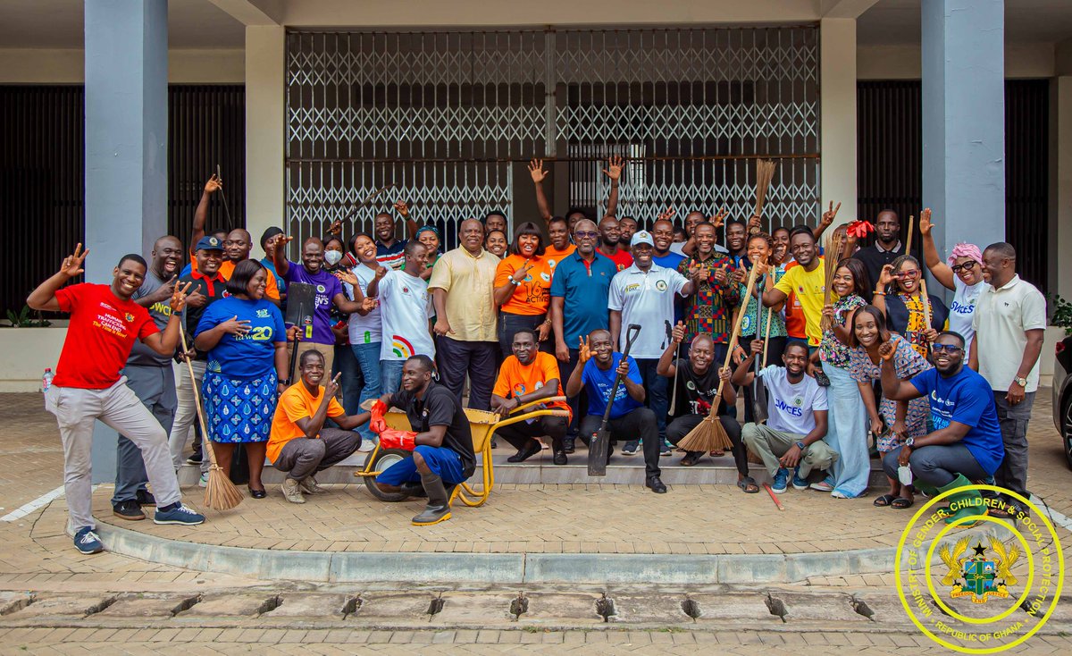 MoGCSP_Ghana's tweet photo. Staff of @MoGCSP_Ghana joined the #NationalCleanUpDay exercise led by H.E President John Dramani Mahama.
From sweeping to desilting drains, we’re committed to a cleaner, healthier &amp; safer Ghana for all. #CleanGhana #SanitationDay https://t.co/LPTlTBKr4b