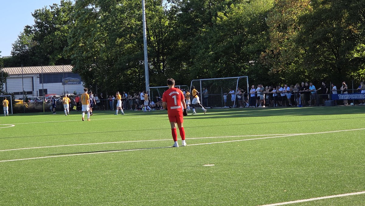niek92jansen's tweet photo. ⚽ Rheinland Hamborn 🆚 SpVgg Sterkrade-Nord
📅 11-07-2026
⚖️ 2-5
🏆 Oefenduel
🏷️ ±70 toeschouwers
📍 VT Ripkens Sportpark, Duisburg-Hamborn 🇩🇪
De bezoekers uit Oberhausen winnen met duidelijke cijfers ⚽️
#RheinlandHamborn #SpVggSterkradeNord #Hamborn #Sterkrade #groundhopping https://t.co/QJb65A4HXk
