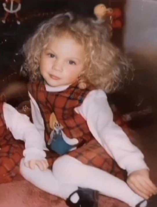mjpineapple18's tweet photo. young taylor                                young marion https://t.co/X2iKECyBd1