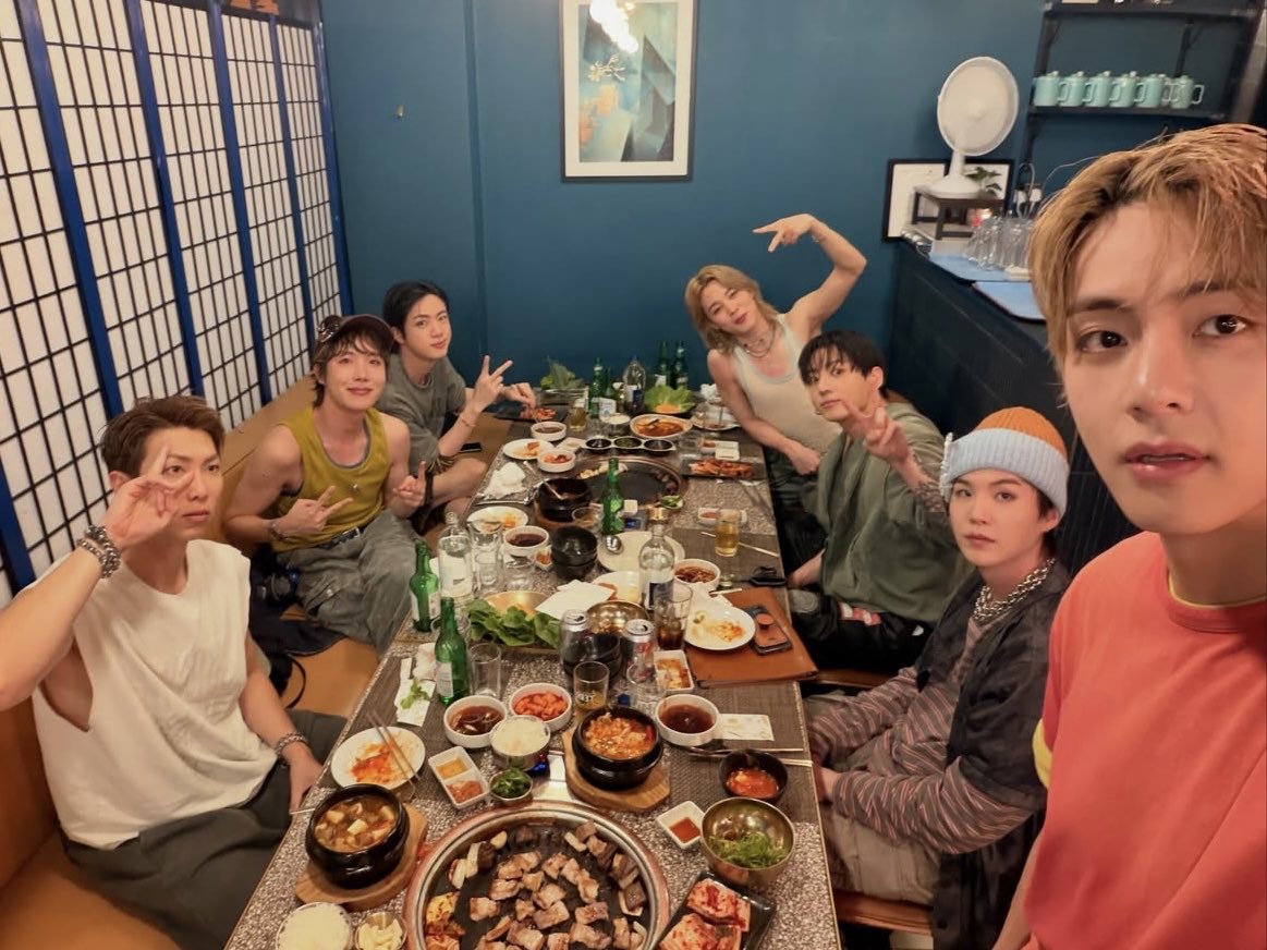 eternitaejin's tweet photo. still cb i’m seeing them again in less than 2 months https://t.co/8QgKIi9gU9