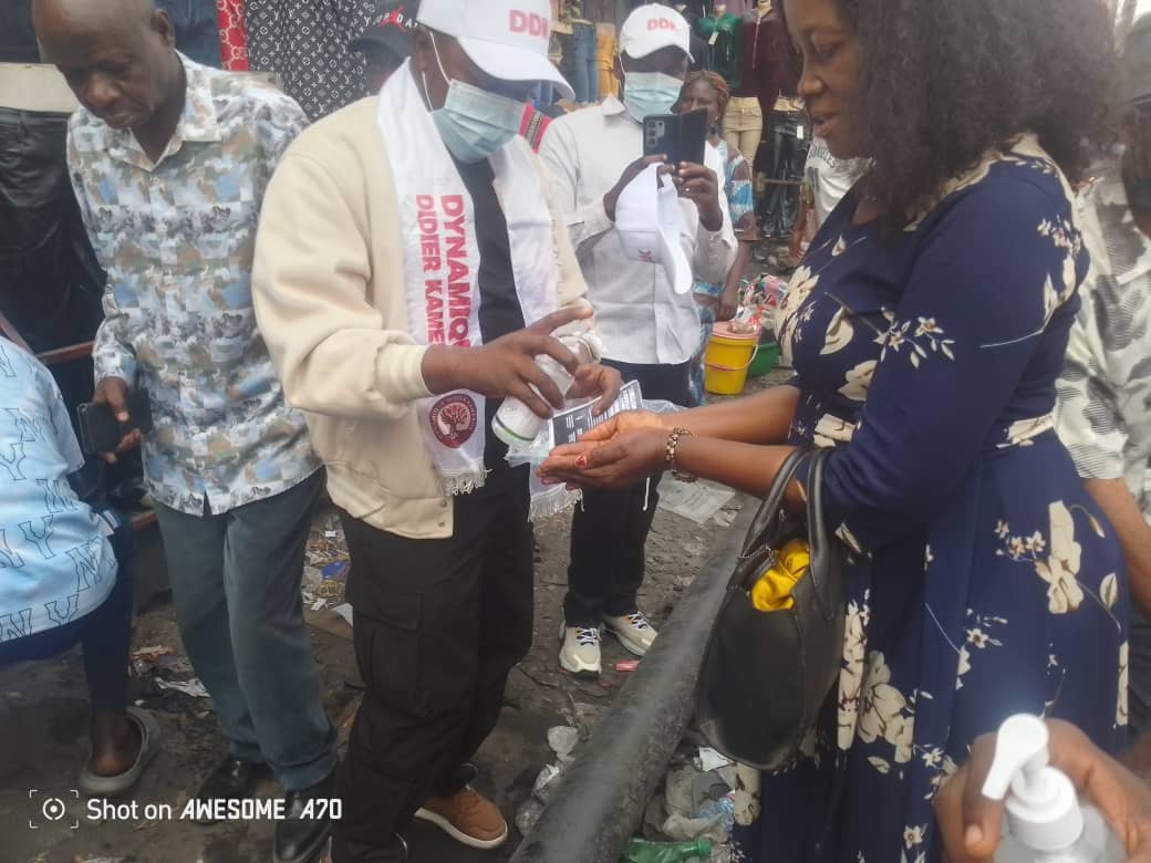 mayombosaddam21's tweet photo. La Dynamique Didier Kamerhe (DDK) a organisé, ce jour, dans la commune de N'djili, une vaste campagne de sensibilisation contre le virus Ebola.

Cette initiative citoyenne avait pour objectif d'informer la population sur les modes de transmission de la maladie, les mesures de prévention ainsi que l'importance d'adopter des comportements responsables afin de limiter les risques de propagation.

À travers cette action, la DDK réaffirme son engagement à accompagner les efforts des autorités sanitaires en plaçant la santé publique au cœur de ses priorités. Sensibiliser, prévenir et protéger demeurent des responsabilités collectives pour préserver la vie de nos communautés.

Ensemble, restons vigilants et respectons les mesures de prévention contre le virus Ebola.

@didier_kamerhe 
@VitalKamerhe1 
@HamidaKamerhe 
@agapao