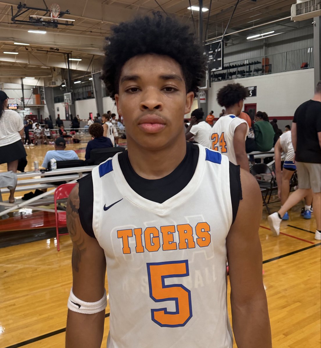 hoopseen's tweet photo. Ayden Glenn is a scrappy guard who plays really physical and has a knack for getting to the rim and finding the ball. The Tennessee Tiger guard finishes well and can shoot the 3 ball efficiently. He was also great on defense, using his physicality to cause turnovers, finishing with 15 points and 2 steals

@aydenglenn3