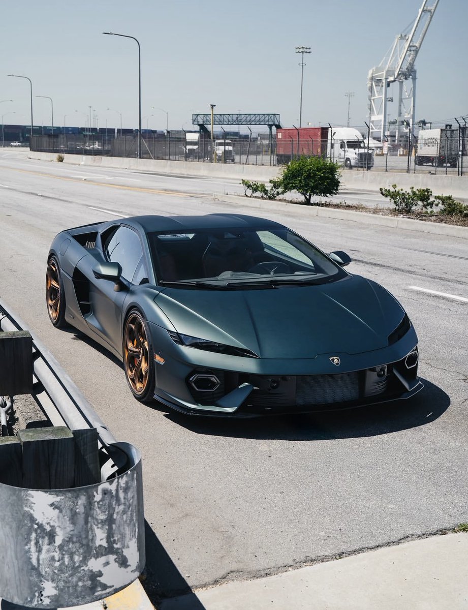 LuxuryCars365's tweet photo. Lamborghini Temerario 🌊 https://t.co/SfxiONfK9o
