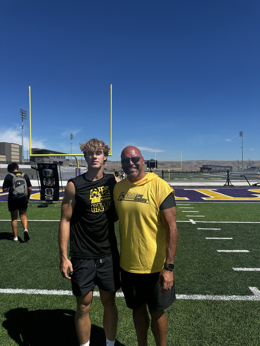 Sticks_Football's tweet photo. Blessed to be invited and compete at the Rubio Top 12. I competed with the best Long Snappers in the nation. I learned a lot from the coaches as well as other snappers. Grateful to have this opportunity.@TheChrisRubio @CruzARubio @Phil34Coach https://t.co/GB5OcTRuX1