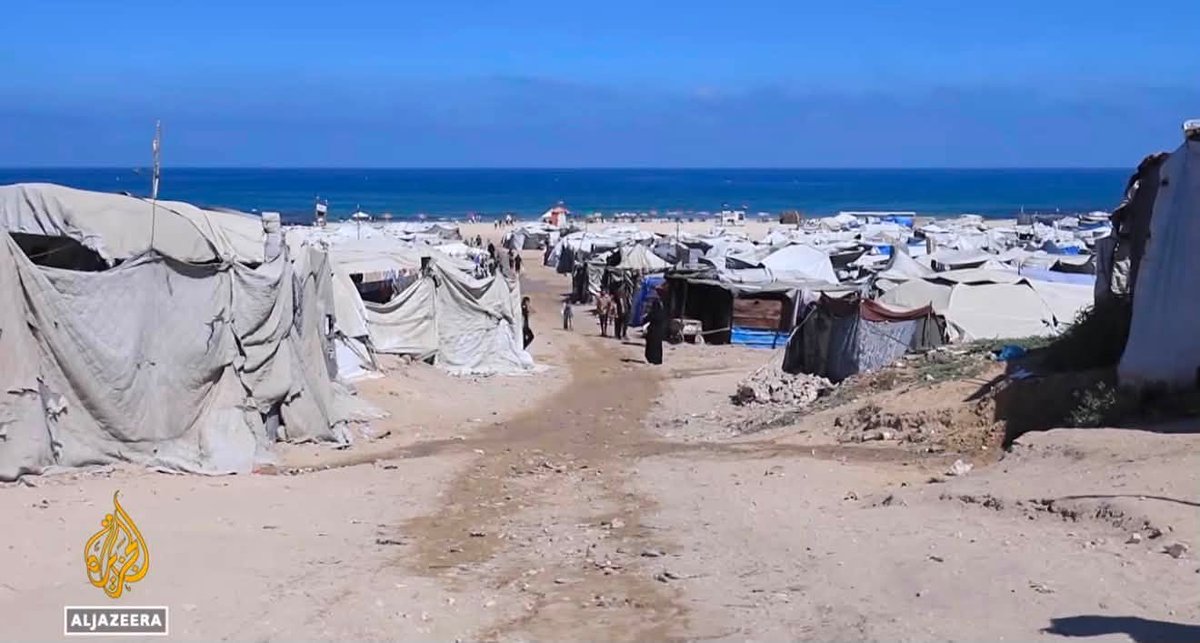 SMSSomaliTV1's tweet photo. Temperatures in the #Gaza Strip have reached 50ยฐC, as thousands of displaced Palestinians continue to shelter in plastic tents while lacking access to #clean water, #healthcare, and adequate sanitation supplies.
The extreme heat is further worsening the already dire #humanitarian conditions, leaving many with no safe refuge from the scorching temperatures, Al Jazeera reported #today.