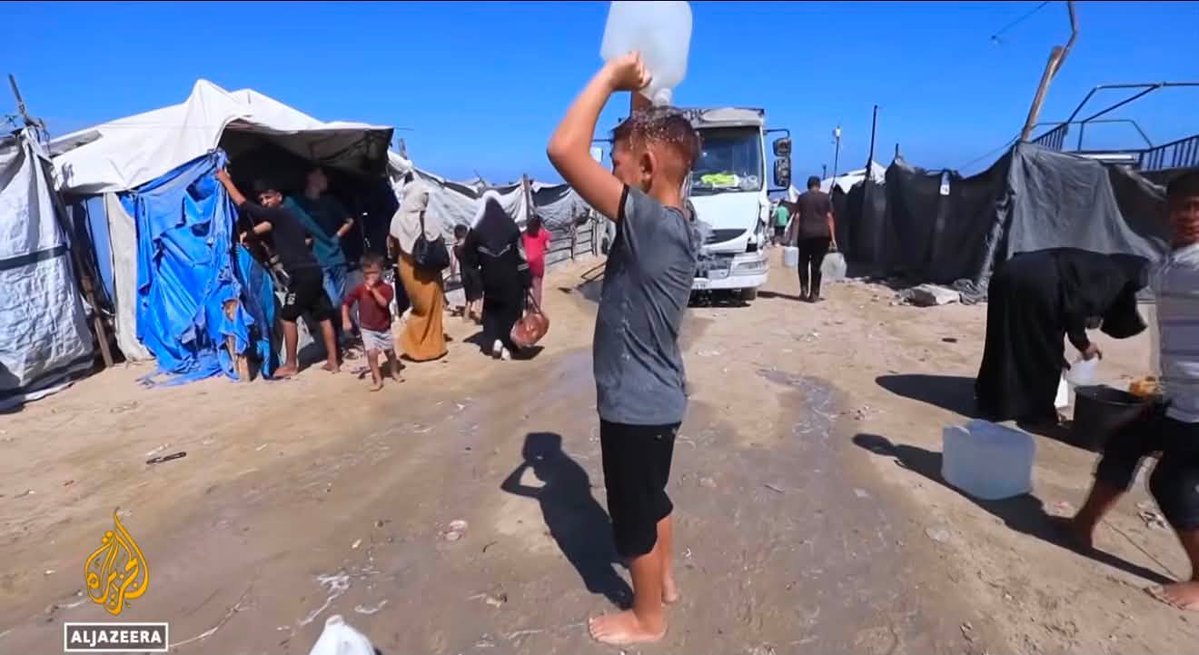 SMSSomaliTV1's tweet photo. Temperatures in the #Gaza Strip have reached 50ยฐC, as thousands of displaced Palestinians continue to shelter in plastic tents while lacking access to #clean water, #healthcare, and adequate sanitation supplies.
The extreme heat is further worsening the already dire #humanitarian conditions, leaving many with no safe refuge from the scorching temperatures, Al Jazeera reported #today.