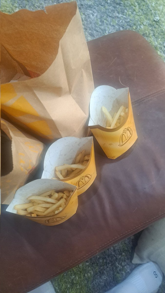 Stewartwarren82's tweet photo. Yet again shafted by Mcdonalds and Uber eats - £45 for 3 x large meals and 1 x drink spilt in the bag and these were the chips. Sort it out @McDonalds @UberEats you both blame each other and the only person who suffers is the consumer. Hiw about try and be the best at what you do https://t.co/twFUJAB8uy