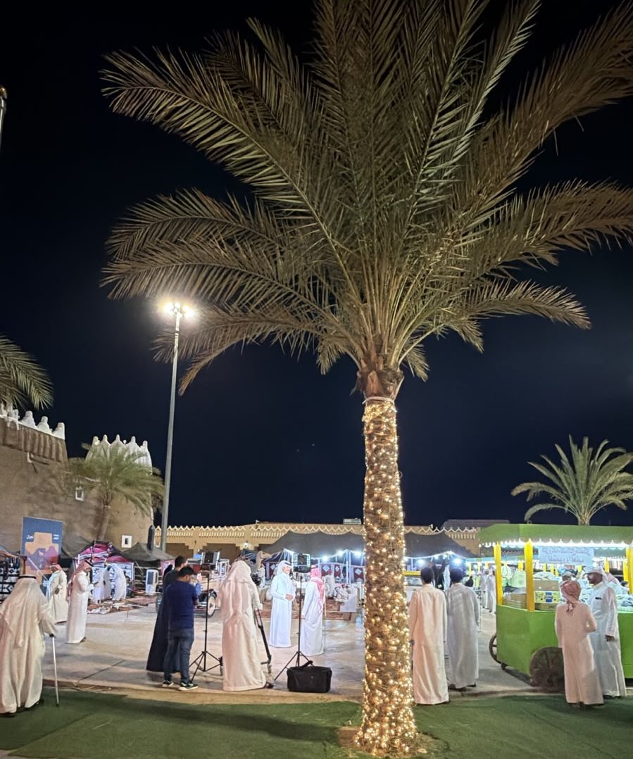 NajranMunicipal's tweet photo. الخيمة التراثية تواصل فعالياتها وسط حضورٍ جماهيري، في أجواءٍ مفعمة بالحيوية والفعاليات المتنوعة.

#أمانة_منطقة_نجران
 #صيفنا_هايل https://t.co/83RbxGRpcl