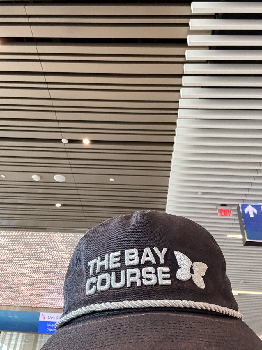 DocLuzPHD's tweet photo. Logo mogging the shit out of these fools at the airport #ballknower #suckit https://t.co/i5IgefFGXD