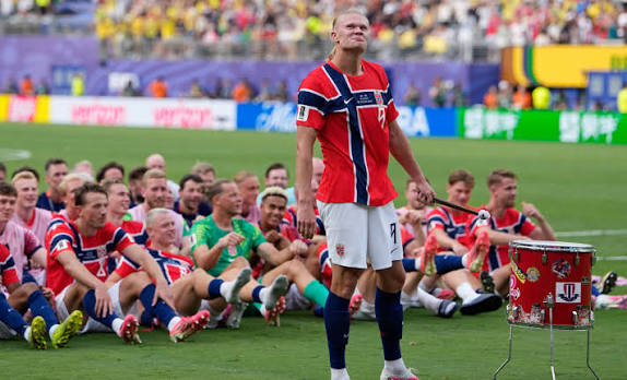 dusankocevar1's tweet photo. V 6. regati se bodo norveški "veslači" pomerili z Anglijo. Kormilar posadke v Angliji igra, jih pozna, zabiti pa na vsaki tekmi zna?🇳🇴💪🍀⚽️#WC https://t.co/YLc8uU2KeK
