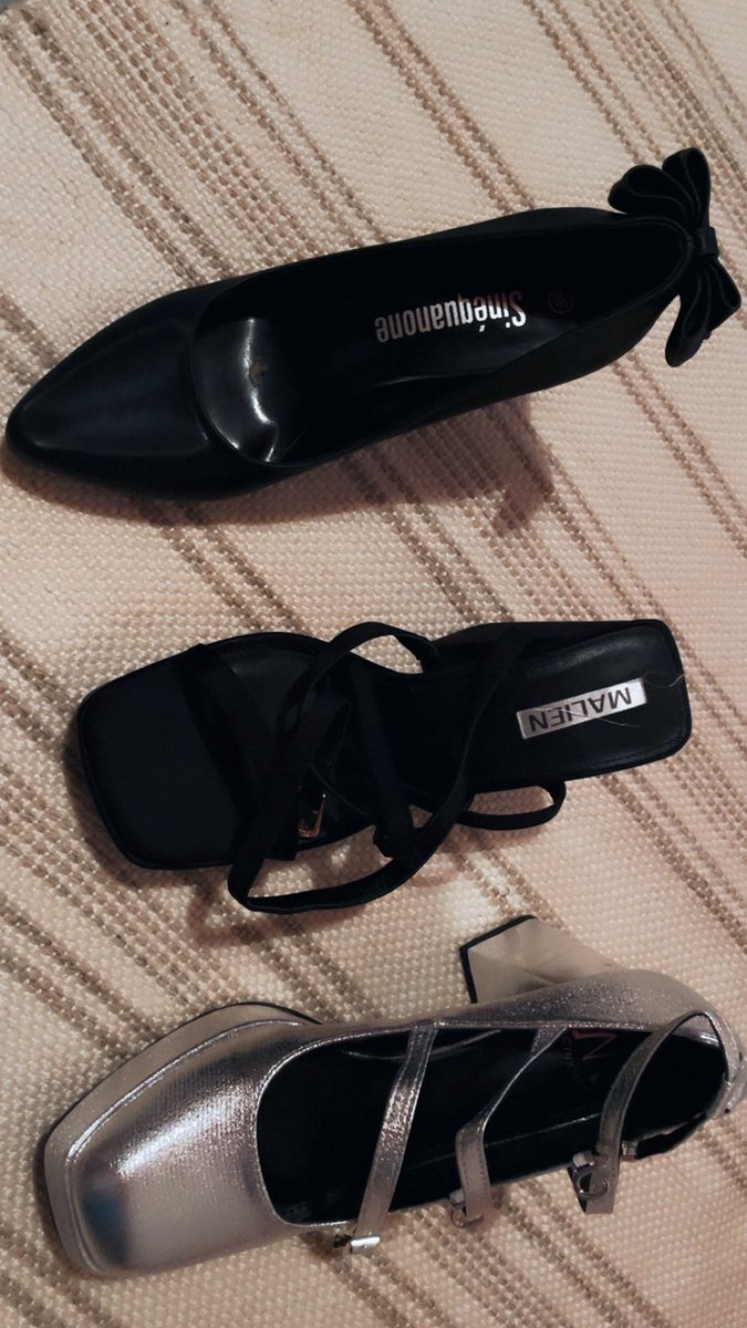 HoneyPeachFeet's tweet photo. 💗 3 nouvelles paires de talons à tester sur mes toutous

#domina #soumis #slave #moneyslave #findom #femdom #paypig #mistress #moneymiss #heels #pieds #feetfetısh #feet #footfetısh #feetِ https://t.co/XaSfGuNgOB