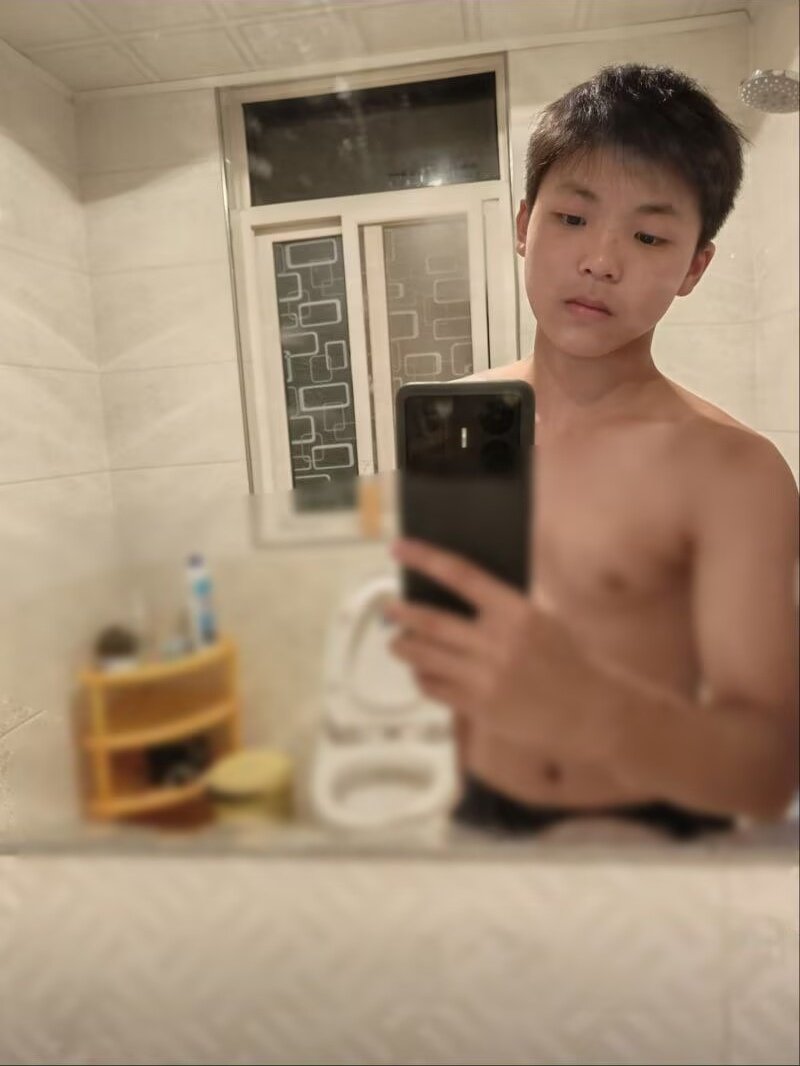 Hameeelee's tweet photo. 身材自信的直男didi四部视频42分钟30r，西安拳击体育生dd足球小将粗口调教，松弛感很足全裸拳击展示健美身材，有一种年下少年成熟的魅力 射五次 https://t.co/E0u8WEiDQh
