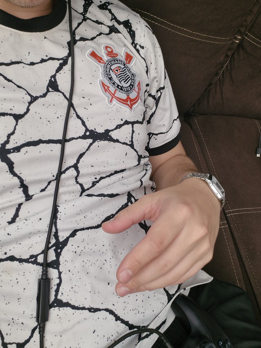 Sou1Pug's tweet photo. É estranho que a copa que menos acompanhei me fez voltar a ver futebol internacional para valer.
A anos que não sentia a ansiedade que tenho para o início da próxima.
Fora o Corinthians.
Tirei essa do guarda-roupa depois de muito tempo e é a mais bela desde 2007. https://t.co/ZENaO6hsI9