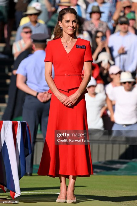 christo34036850's tweet photo. Game, Set & Match ๐๐ ๐พ#Wimbledon โHRH #weekendvibes #BlazerLook #ClassyStyle #FashionInspo #ElegantStyle #ChicLook #Fashionista #frockingFabulous #FutureQueen #queenbee #PrincessofWales #monarchy #PrincessCatherine #muse #RoyalFamily #iconic ๐๐ด๓ ง๓ ข๓ ท๓ ฌ๓ ณ๓ ฟ https://t.co/XltZpsiYG5