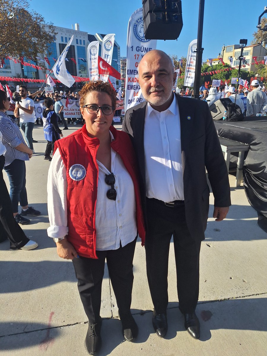 polat_ozbal's tweet photo. Haklılığına %100 inanmadığım hiçbir hak arayışına destek vermiyorum ..
Gövdemi koyarak kefil olduğum
📍Kademeli Emeklilik Bekleyen arkadaşlarım şanslılar.
Yıllardır bu uğurda kendini bu davaya vakfetmiş bir genel başkanları var,
"Mihriban Uğurlu Hanım" 🇹🇷
Mihriban Hanım da çok şanslı,onun da her şartta daima yanında,bir adım arkasında duran binlerce yol arkadaşı var..👊
Ad gününüz kut'lu olsun 🎂🎈
  📢 #KademeÇözümdür
@mihribanugurluu 
@EmadDernegi 
@umitozdag 
@zaferpartisi 
@avalperenakbas 
@zp_yenimahalle