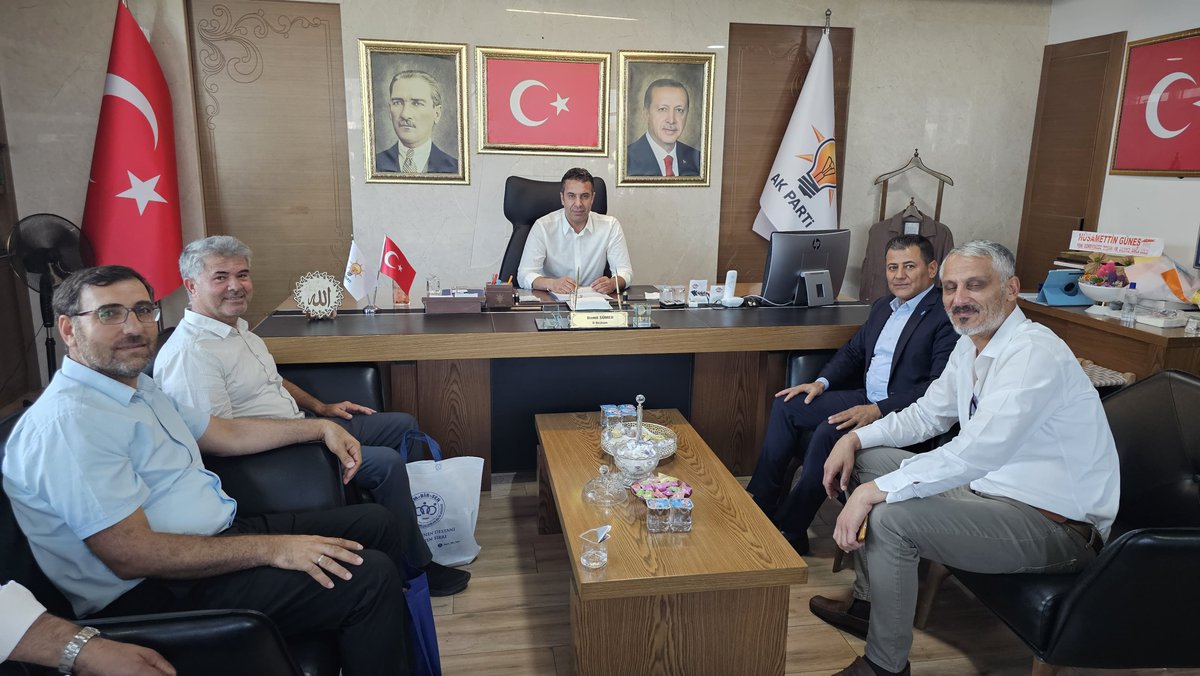 Bembirdiyar's tweet photo. Diyarbakır Bembirsen İl Başkanlığı yönetimi olarak, AK Parti Diyarbakır İl Başkanlığı görevine atanan Sayın Hamit Sümer Başkanımıza hayırlı olsun ziyaretinde bulunduk.

Nazik ve samimi misafirperverlikleri için kendilerine teşekkür ediyor ve görevinde başarılar diliyoruz. https://t.co/L23J0IcG5c