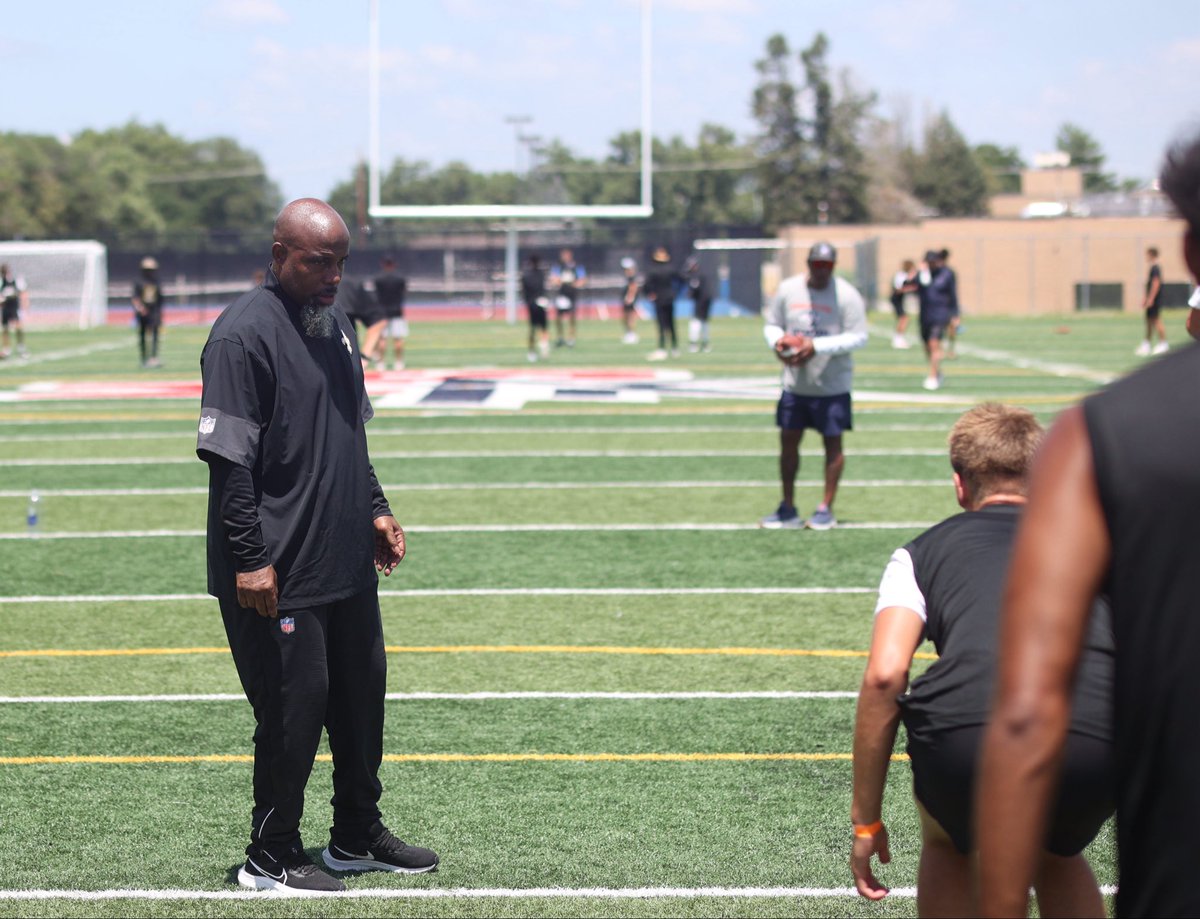 TimVerghese's tweet photo. New Orleans Saints wide receivers coach Keith Williams is hosting his fifth annual Widout Camp at Millard South this afternoon 

Tremendous opportunity for young pass-catchers in the region to learn from an NFL coach and NFL players https://t.co/GB0FYXUbei