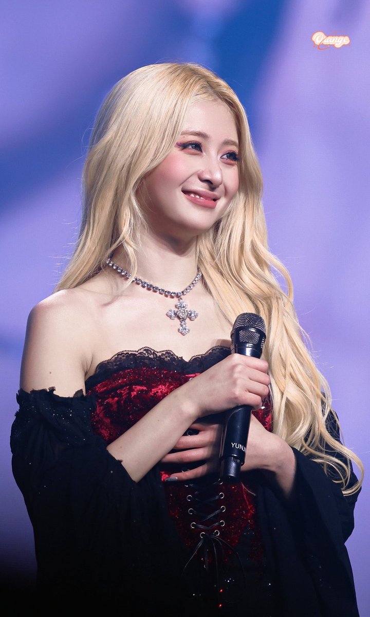 yunjinsiim's tweet photo. Vampire Yunjin ilysm https://t.co/bt4UqopMAq