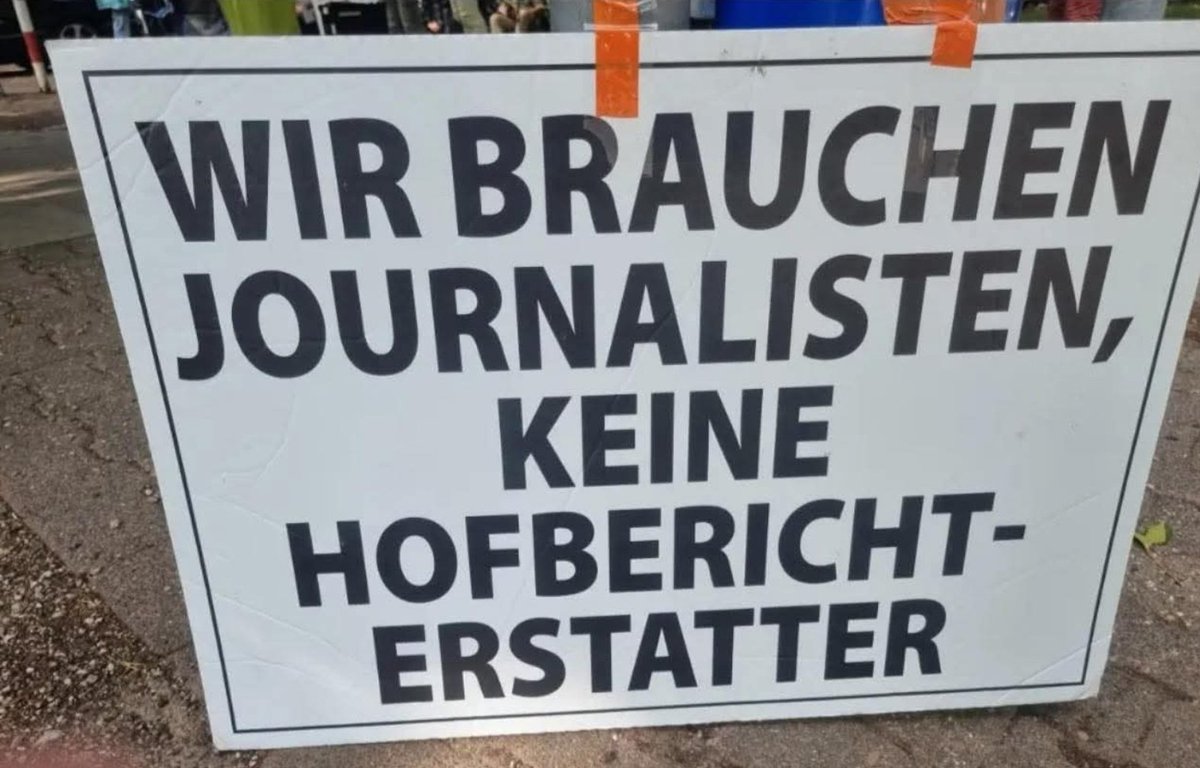 li01514650's tweet photo. @sternde Uuuuh, ist hier wieder ein #AktivistyJournalisty am Werk und versucht mit "Machtübernahme" direkt den unheilvollen Ton für sein "journalistisches" Meisterwerk zu setzen. Ihr seid so lächerlich 🤡🤯😂 https://t.co/vpwMLUrB8a