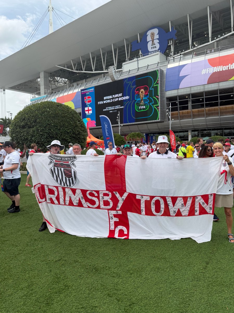 3QPeteRose's tweet photo. Flying the ⚫️⚪️ flag , c’mon  the  🏴󠁧󠁢󠁥󠁮󠁧󠁿 https://t.co/xx0voeUCEi
