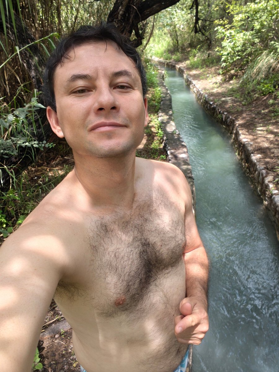 SilverResendez's tweet photo. Presumiendo lo poquito que algunos (uno) alcanzan a comerse. 🤭😏 https://t.co/L2Z854PZu6