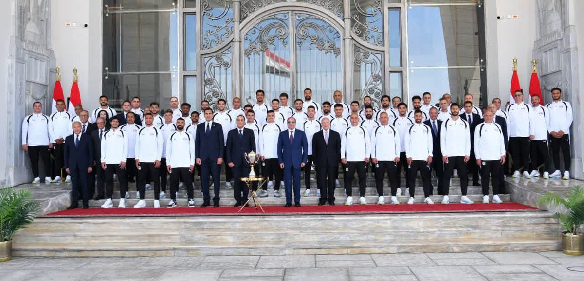 Nehal_Genedy_'s tweet photo. مقابلة الرئيس عبد الفتاح السيسي وتكريمه لأبطال منتخبنا الوطني 🇪🇬✌️

ماشاء الله عليك ياشنو ربنا يحميك ويحفظك من كل شر 
سر أمان وفرحة جماهيرك يابطل 

كبير القارة وملكها وسيد أسيادها 👑🐙🌏

@Melshenawy شرف وفخر للرياضة المصرية كلها في كل مكان في الدنيا ويارب دايما رافع اسم مصر عالي بين كل دول العالم من نجاح لنجاح ومن تميز لتميز يابطل 

🐙☝️🫶💎🇪🇬🌏🏆♥️🙏 \