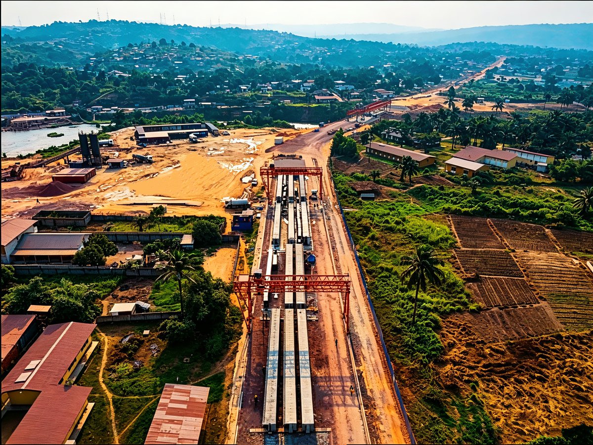 SISC_SA's tweet photo. #Infrastructure | Le 9 juillet, la préfabrication des 21 poutres en T du pont N'Djili, sur le Lot 2 des Rocades Sud-Est et Sud-Ouest de Kinshasa, a été achevée avec 10 jours d'avance sur le calendrier.
Cette étape majeure garantit l'approvisionnement des travaux de superstructure du pont et contribue à l'accélération de l'avancement du projet. 🌉🇨🇩
#PontNDjili #Kinshasa #SISC #Infrastructure #RDC
@Sicomines @acgtcd @MinITP_RDC @AGENCE_APCSC @PrimatureRDC @Presidence_RDC